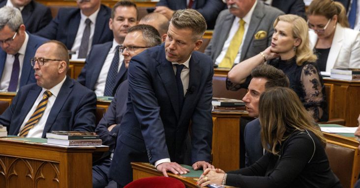Orbán Viktor „a magyar gyerekeket kiszolgáltató” Tiszáról írt – Magyar Péter visszaszólt