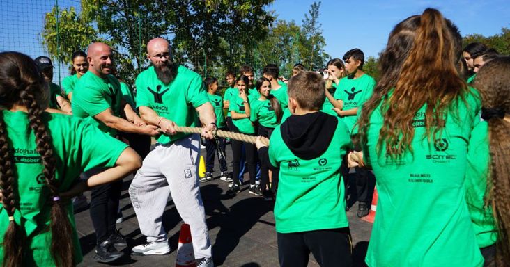 „Holnap nagyon fog fájni, viszont ma nagyon jól éreztem magam!” – ismert testépítőkkel sportoltak a bodroghalmi diákok