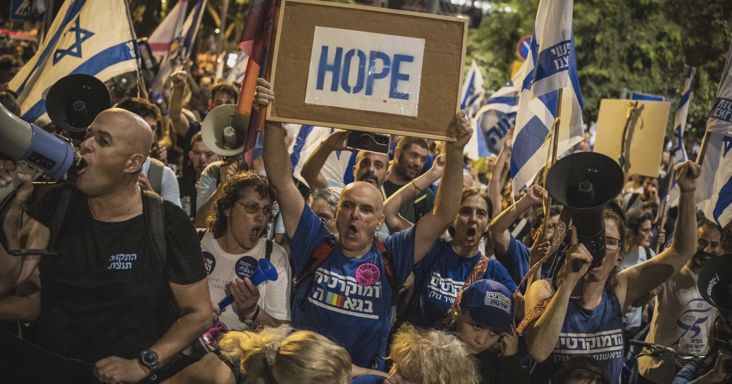 Független vizsgálóbizottságot és politikai elszámoltatást követeltek Izraelben az ellenzéki tüntetők