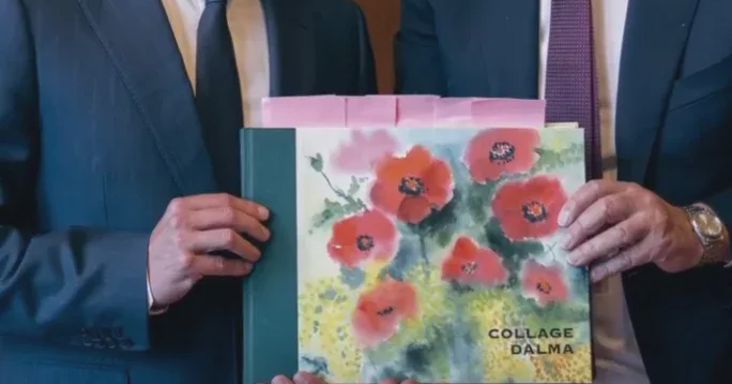 Jens Stoltenberg a 92 éves Dalma visszaemlékezéseivel lepte meg Magyar Pétert október 23-án