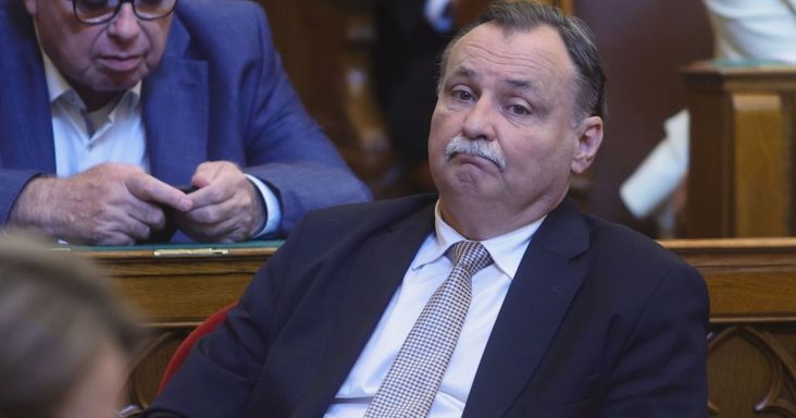 Nincs vége, folytatódik: újabb állami vezető mondott le, most Gajdos László minisztériuma jelentett be felmondást – pályázaton keresik az utódját