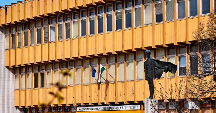 Vizsgálják a népfőiskolákat - A szombathelyi MMIK és az egymilliárddal megtámogatott vasvári népfőiskola is a mikroszkóp alatt