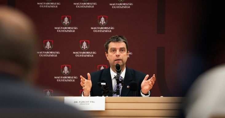 Szerdán soron kívül meghallgathatja Fürcht Pál volt főügyészt a végrehajtási visszaéléseket vizsgáló bizottság