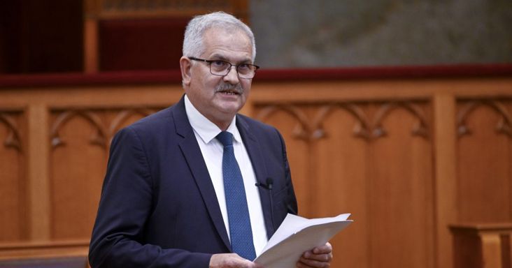 Gyanúsítottként hallgatták ki Simon Miklós volt fideszes parlamenti képviselőt