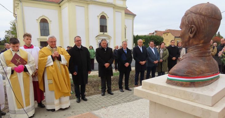 Zalka János szobrát felavatták Veszkényben - videó, fotók
