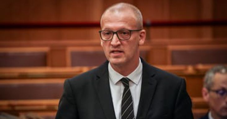 Tarr Zoltán: Felülvizsgáljuk a Nemzeti Művelődési Intézet közszolgáltatási szerződését