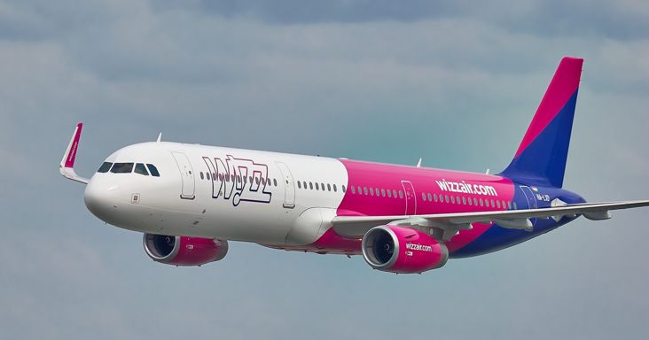 Vészhelyzet a Wizz Air járatán: elájult a pilóta, a légiutaskísérőnek kellett beülnie a pilótafülkébe