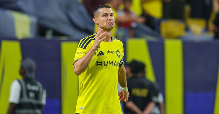Pánik a stadionban: ballisztikus rakétákat lőttek ki Ronaldóék meccse előtt