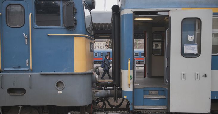 Kigyulladt egy mozdony Ócsa közelében