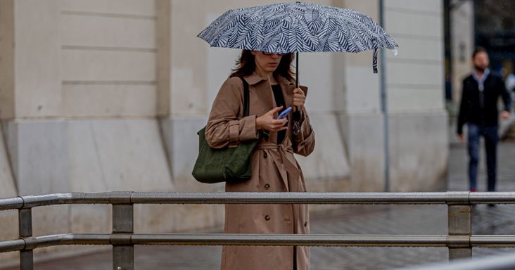 Nagyobb eső érkezik, október 23-án is szükség lehet az esernyőkre