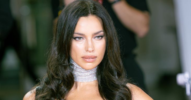Irina Shayk olyan szettben jelent meg a Victoria's Secret afterpartiján, ami ruhának is alig nevezhető