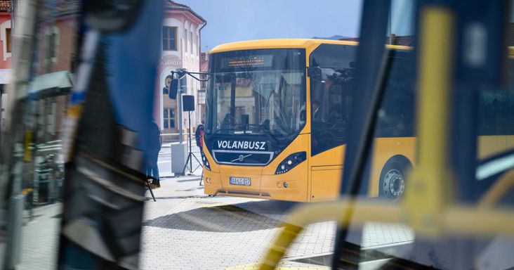 Három év börtönre ítélték a Volánbusz Zrt. volt vezetőjét, aki a Seszták-ügyben is kulcsszerepet játszik