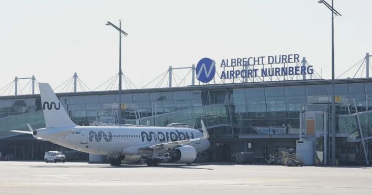 Rendőrök lepték el a német repülőteret, teljesen leállt a légiforgalom
