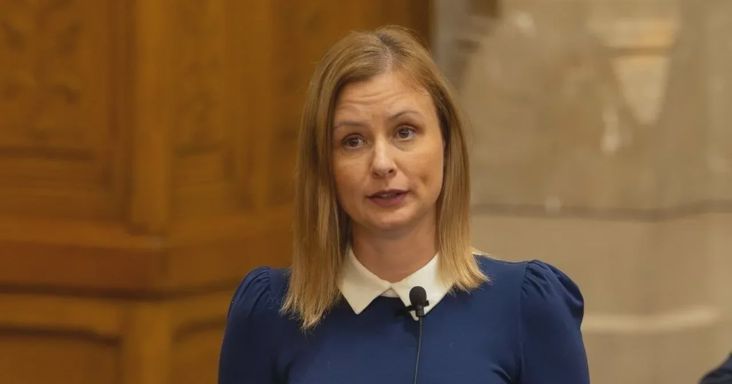 Dúró Dóra: Pedofilok érdekében módosított törvényt a Tisza az EU nyomására