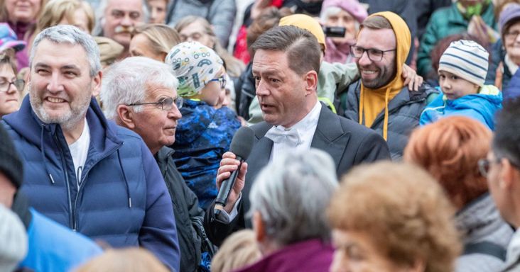 Operettslágerektől zengett Székesfehérvár belvárosa – hatalmas tapsot kaptak a művészek