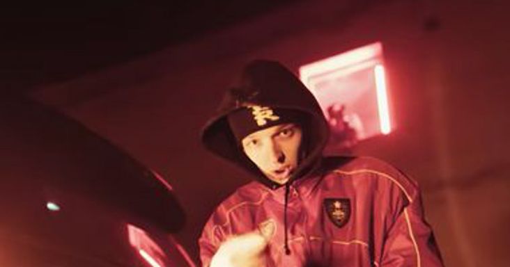Körözést adtak ki a 24 éves magyar rapper, Ehkoe ellen