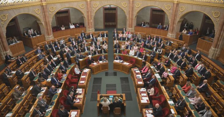 Baka András kifogása után részben módosították a kötelező orvosi kamarai tagságról szóló törvényjavaslatot