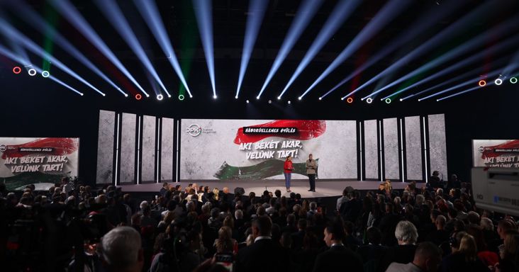 Bár a hivatalos programban nem szerepel, Orbán Viktor mégis beszédet tart a hétvégén - ezer ember megy a Fidesz DPK táborába szombaton és vasárnap