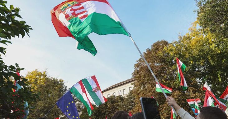 Závecz: a Tisza 55 százalékon, a Fidesz 21-en áll