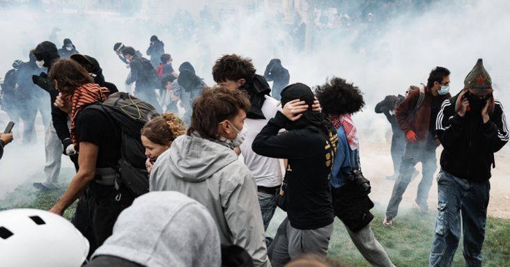 Leszakadt kéz, összetört állkapocs – a rendőrségi gránátok diákokat csonkíthattak meg a francia tüntetéseken