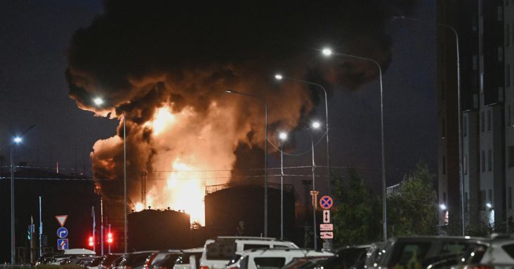 Ukrán légitámadás érte Szentpétervárt, találatot kapott a város olajterminálja és egy hídja is