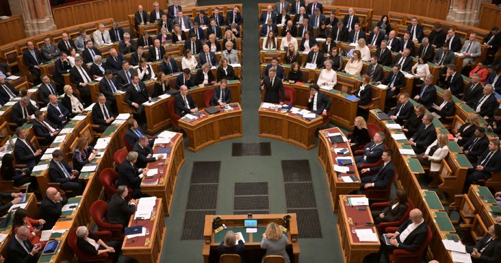 Sűrű nap lesz kedden is az Országházban