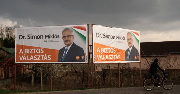 Gyanúsítottként hallgatták ki a fideszes Simon Miklóst