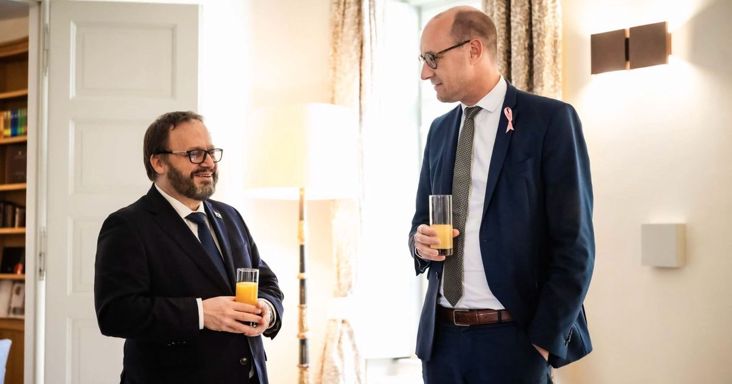Váratlan témában szólalt meg Kármán András: egy magyar gimnázium miatt ragadott billentyűzetet – de van egy csavar a történetben