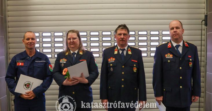 Október 23-a alkalmából századossá léptették elő az esztergomi tűzoltóság rajparancsnokát
