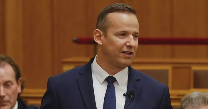 Önként jelentkezett a volt főügyész Toroczkai László felhívására: soron kívül idézik be a Parlamentbe