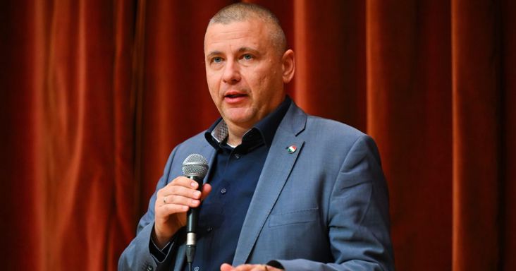 Laktanyafejlesztésekre csoportosítják át a budai Várba tervezett minisztériumi irodák pénzét