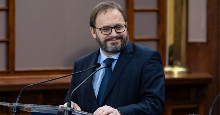 Kármán András: Mentőövet adunk a babaváró hiteleseknek