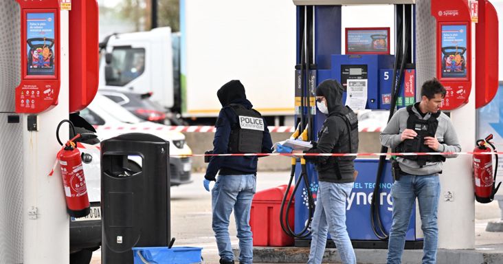 Macron rasszista terrortámadásnak nevezte a pénteki párizsi lövöldözést