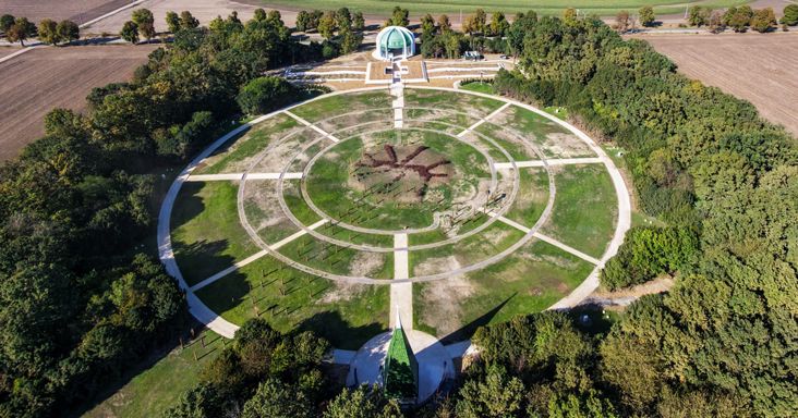 Most még jobban megüti itt az embert a történelem rettenete – bejutottunk a bezárt mohácsi emlékparkba