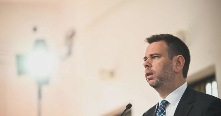 Vitézy Dávid bejelentette, hogy korhatárhoz kötnék az elektromos rollerek használatát