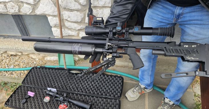 Őrizetbe vettek hat tolnai férfit fegyverek átalakítása miatt – videó