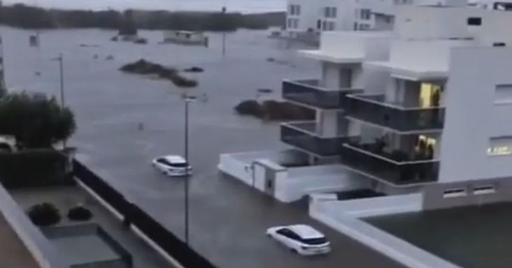 Történelmi esőzés sújtja Valencia tartományt, kijárási korlátozást rendeltek el 145 településen – videók