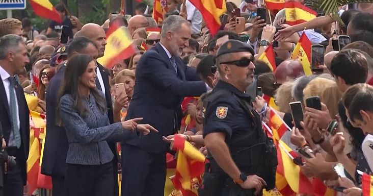 Ceuta lakói a királyi látogatáson hangsúlyozzák spanyol identitásukat