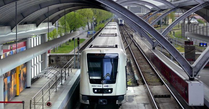 Változik a 2-es metró közlekedése péntek késő estétől, így érdemes készülni