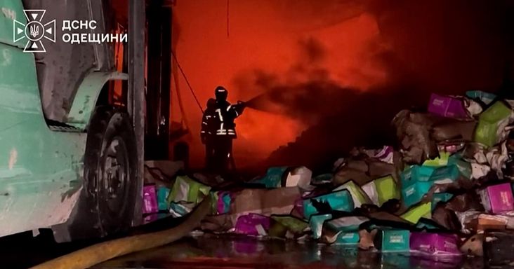 Orosz rakéták hatalmas gyári tüzeket okoznak Odesszában és Zaporizzsjában