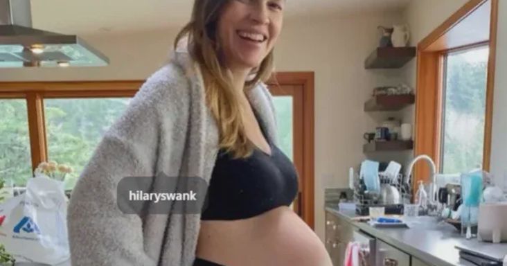 52 évesen vállalja harmadik gyerekét Hilary Swank