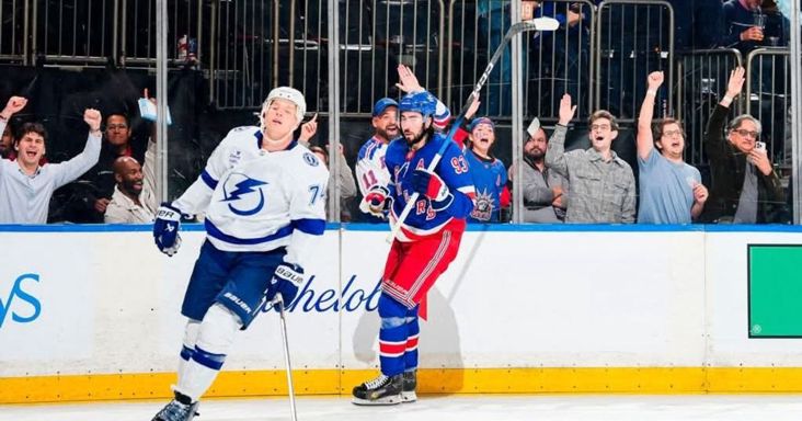 Széchenyi-egyetem logós győri hokipólóban NHL-meccsen? Ez bizony megtörtént