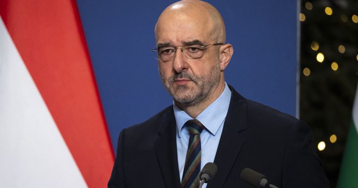 Vizsgálat indult Kovács Zoltán feleségének 713 milliós megbízása miatt
