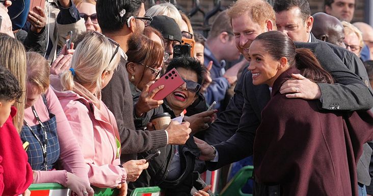 UK: Harry és Meghan látványosan térnek vissza hat évvel a királyi kilépés után