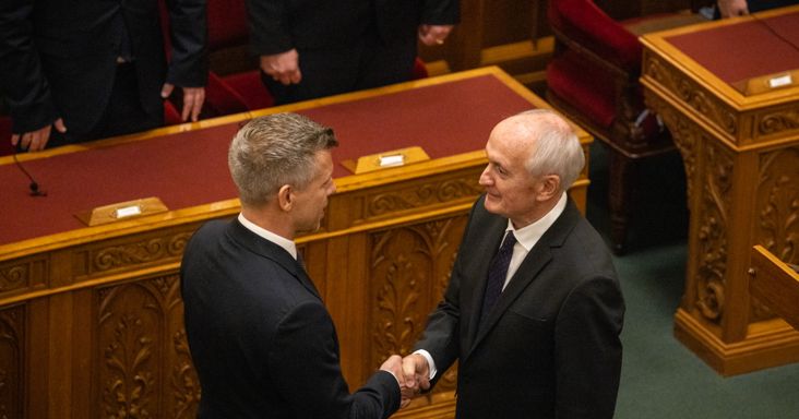 Baka András: ami most történik, az egy vértelen forradalom