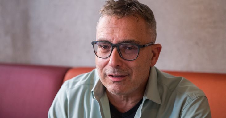 Nem úszta meg Sváby András, A legjobb ajánlatban is énekelnie kellett