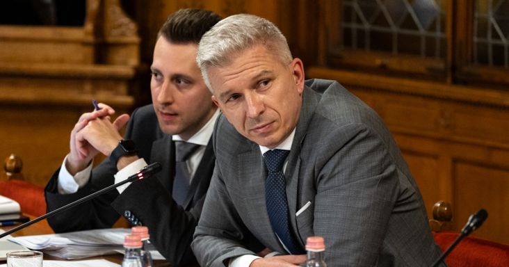 Az MNB vizsgálóbizottsága vezetőszáron is várja Matolcsy Györgyöt a meghallgatásra