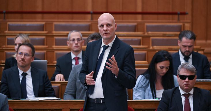 Elrendelték a nyomozást a Balásy Gyula-féle Lounge-csoport szerződései miatt