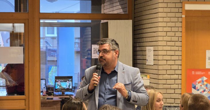 „Itt vér fog folyni, és az az önök lelkén fog száradni” – elszabadultak az indulatok a Győr kertvárosi részén lévő tömegszállás ügyében