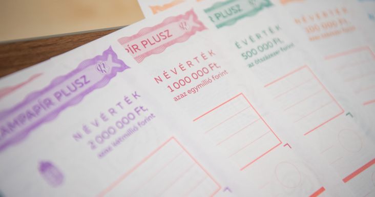 Megéri még állampapírba rakni a pénzt? Vizsgálódik az EU, mi lesz, ha eltörlik az adómentességet?